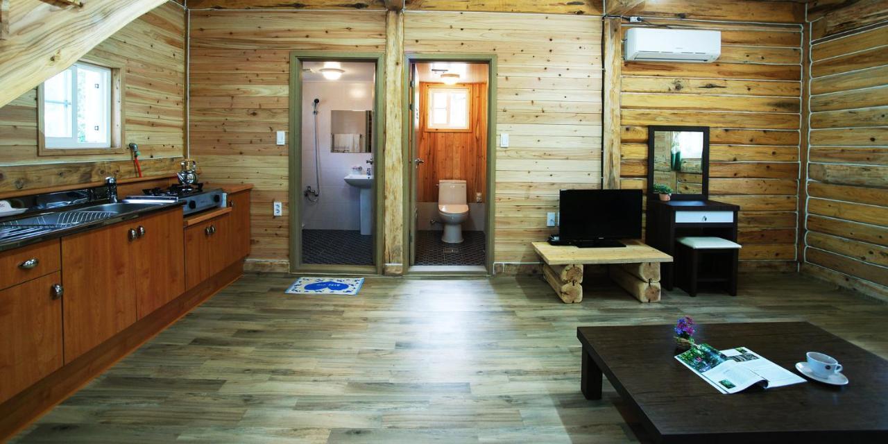 Jeju Joa Log Pension Сеогвипо Екстериор снимка