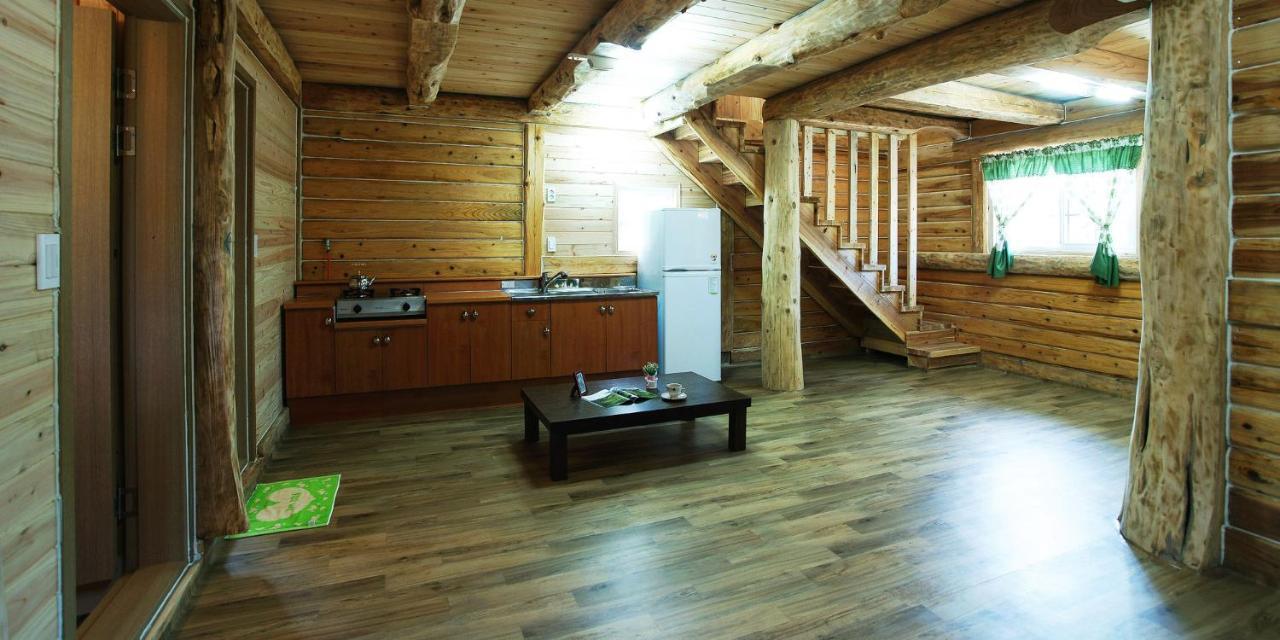 Jeju Joa Log Pension Сеогвипо Екстериор снимка