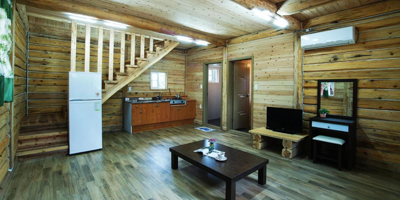 Jeju Joa Log Pension Сеогвипо Екстериор снимка